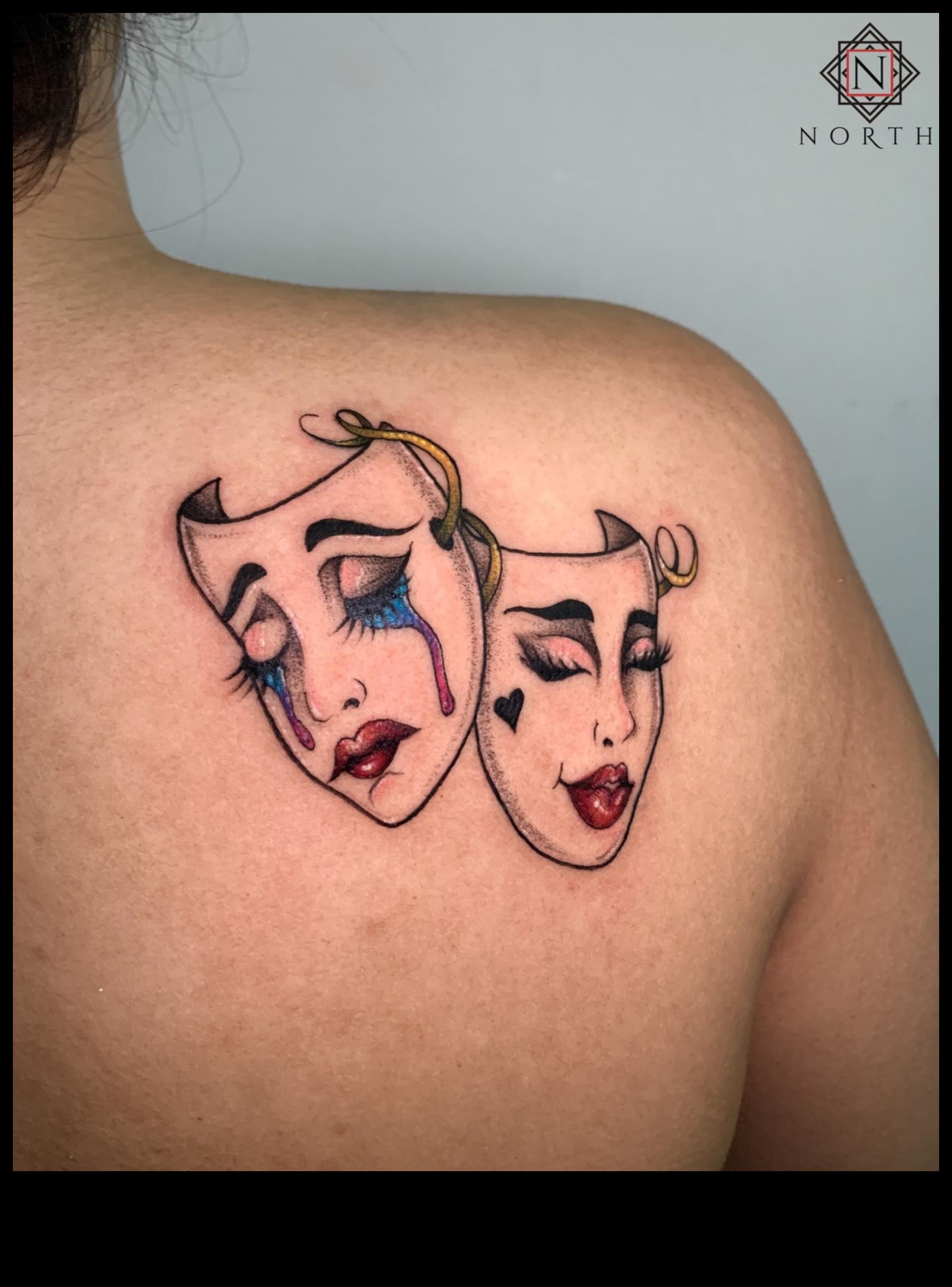 טביעות דיו: עילוי סגנון עם גראנד יד קעקוע Chronicles