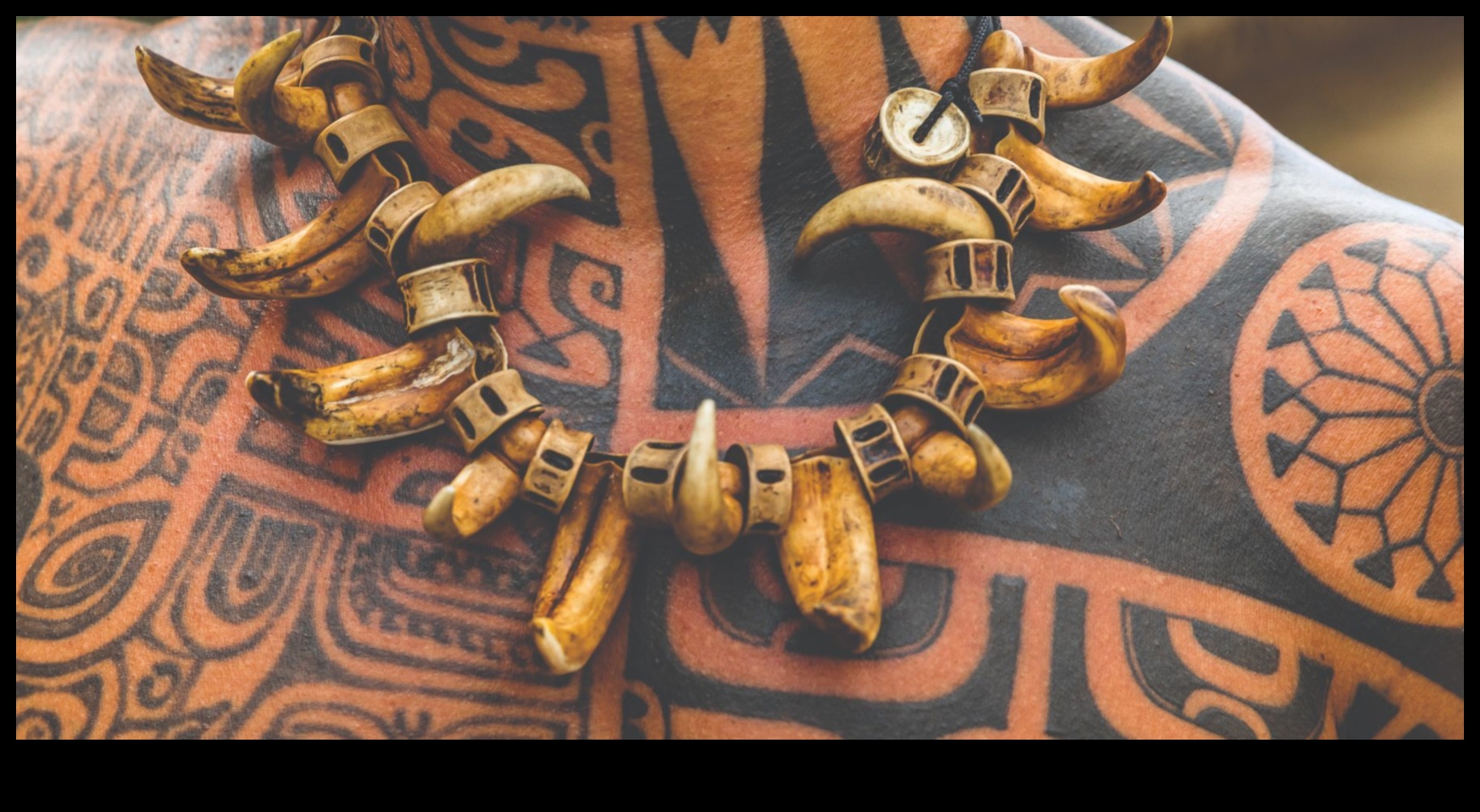 סימנים בעור: כרוניקות קעקועים סמליות נחשפו