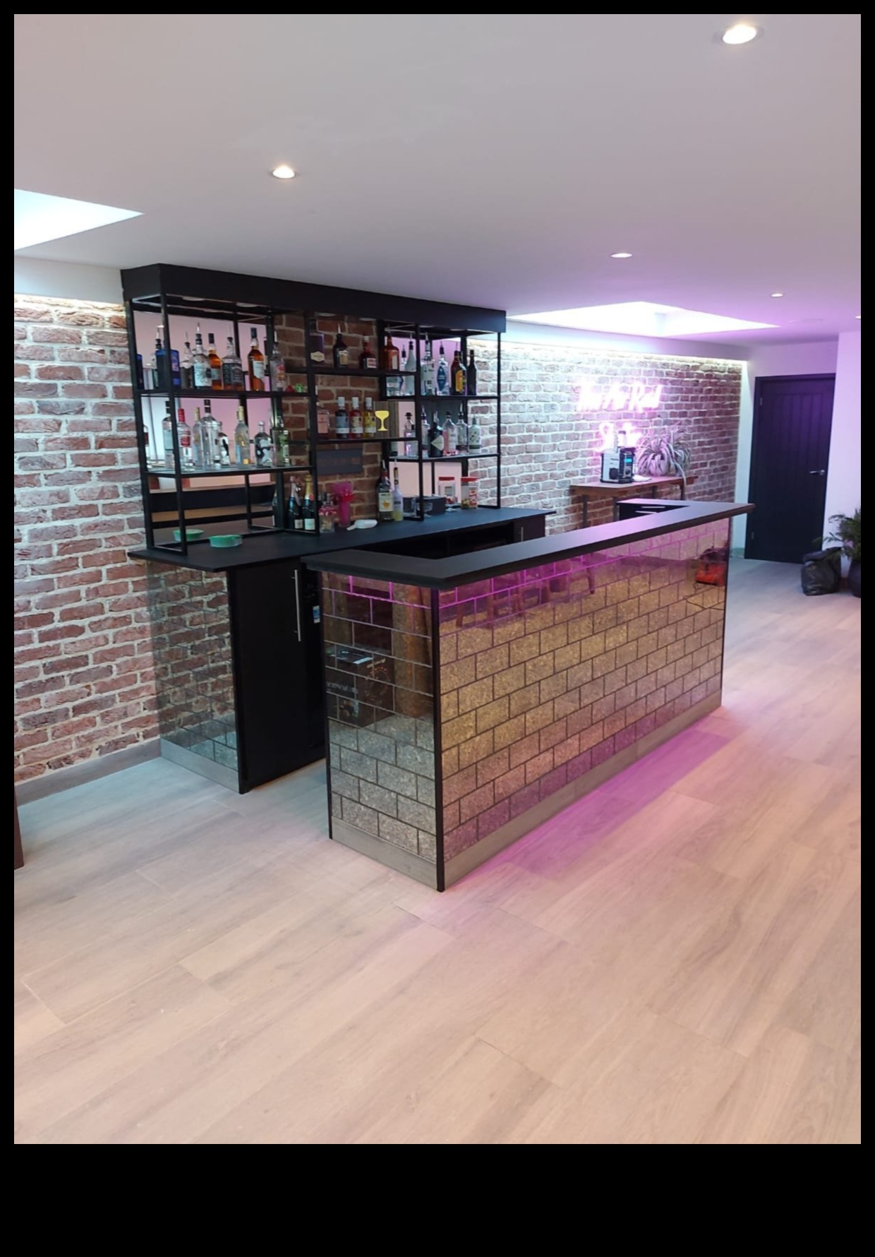 כיצד לעצב בר ביתי מסוגנן עם אלמנטים רטרו באמצעות רעיונות דקור?