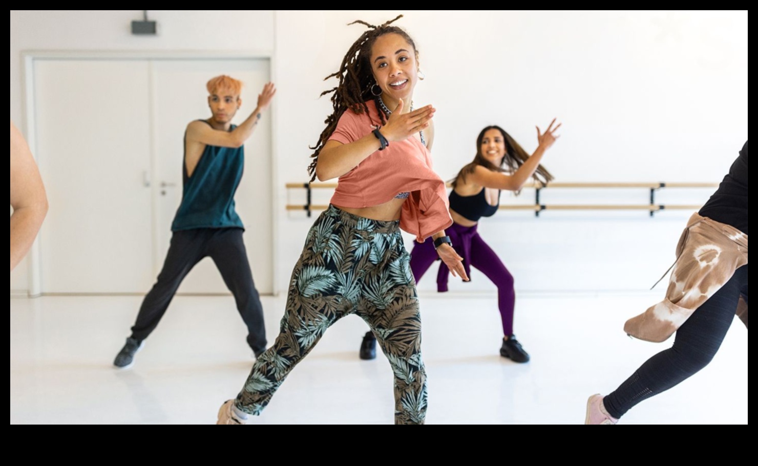 צמד ריקוד דינמי: תנועות שותפים לחימום דינמי