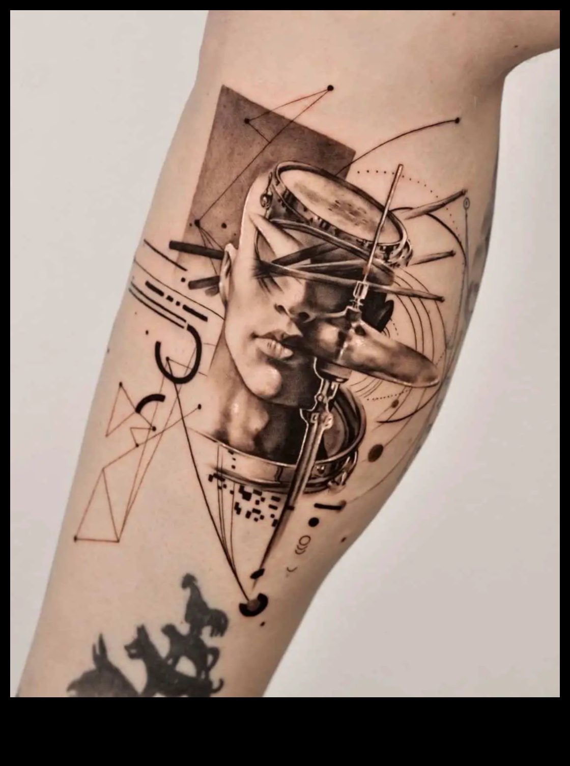 מנגינות דיו: הרמוניזציה של מושגי עיצוב קעקועים משמעותיים