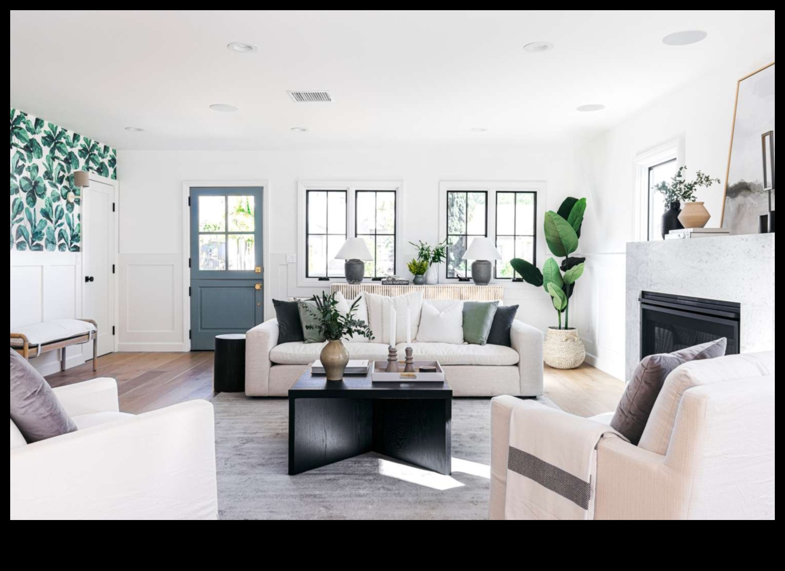 10 פריטי עיצוב בית חובה עבור חללי מגורים מודרניים