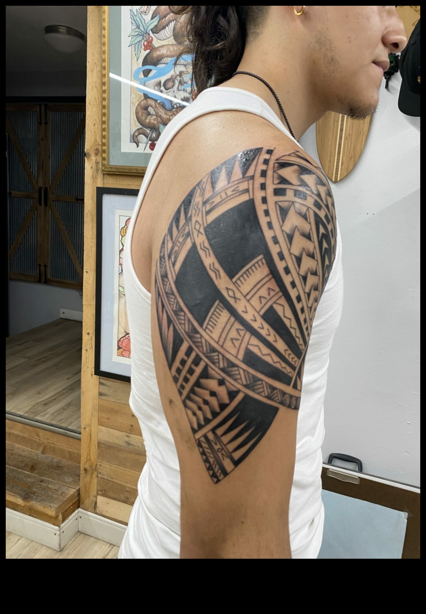 היסטוריות מסומנות: התחקות אחר השטיח התרבותי שנארג על ידי קעקועים