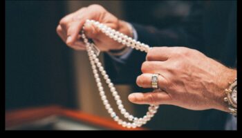 פניני שמים: מעוטרים בקסם הים